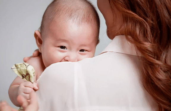 关于婴儿断奶，9个月是否可以断奶？